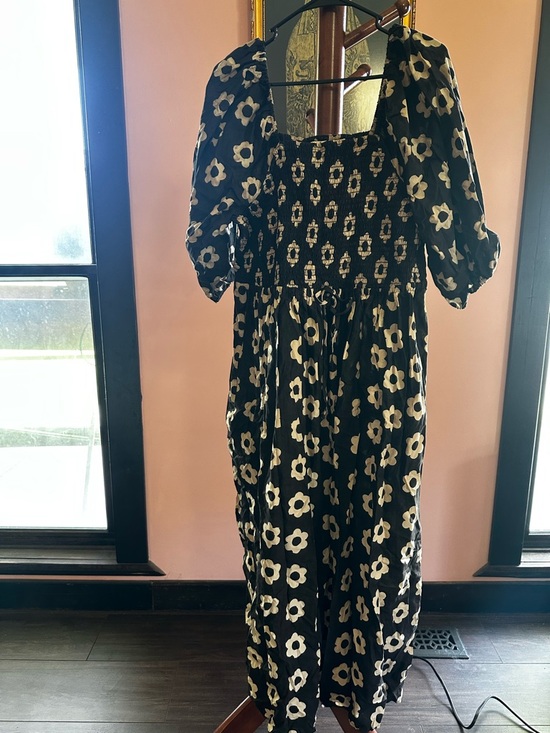 Christy Dawn Dresses & Skirts - Christy Dawn Black Floral Puff-Sleeve Midi Dress